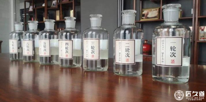 匠久道【酱酒】-贵州茅台镇的酱香型白酒为什么要经过七次取酒？